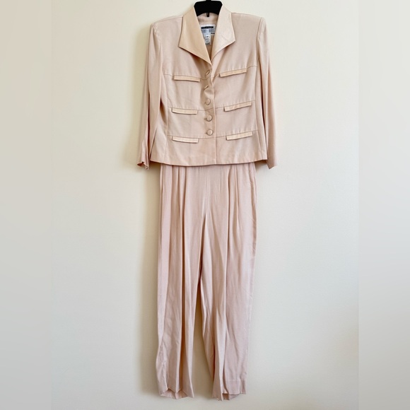 Lois Snyder Dani Max Jackets & Blazers - DaniMax Loi Snyder Women‎ Vtg Suits sz 4/P Satin Beige Blazer Pleated Y2K Formal